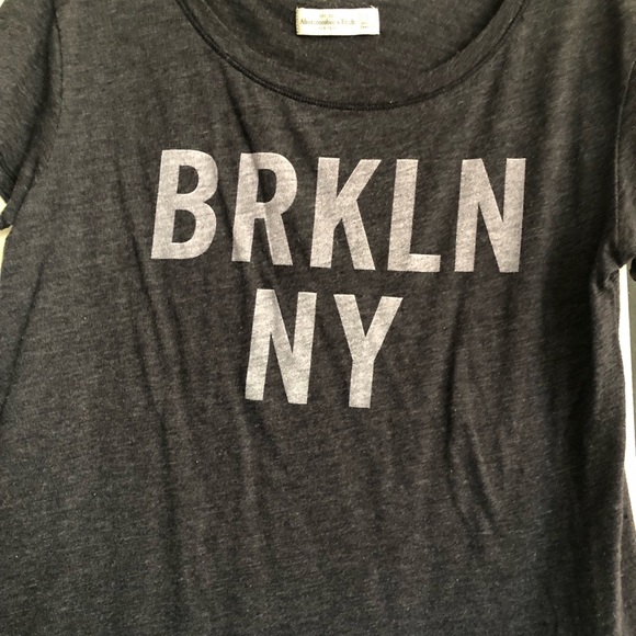 Abercrombie and Fitch Brooklyn T-Shirt - Size Small - Picture 2 of 4
